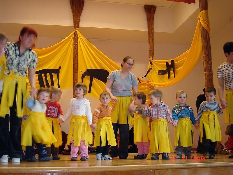 8 - Ples zamorcev.jpg